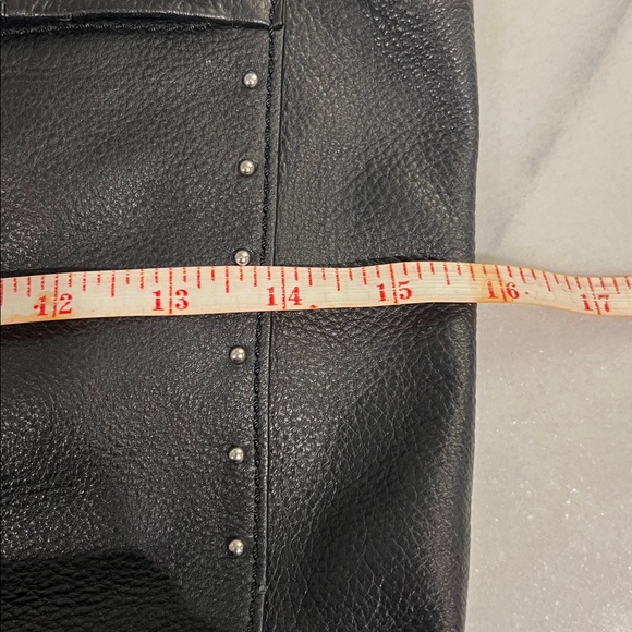 B Makowsky black leather shoulder handbag with silver chain - Picture 11 of 14